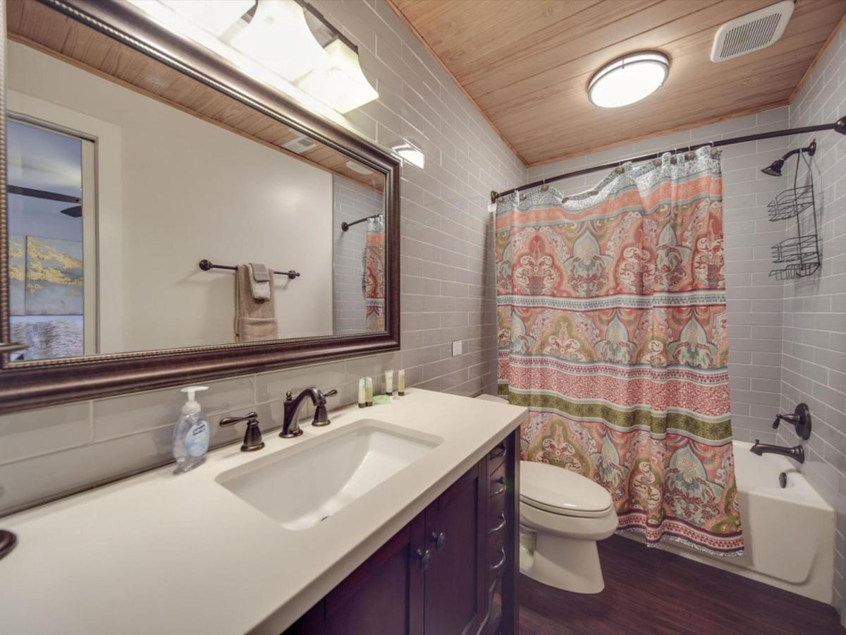 Chateau Merlot Lakefront Retreat Usnwc Boat