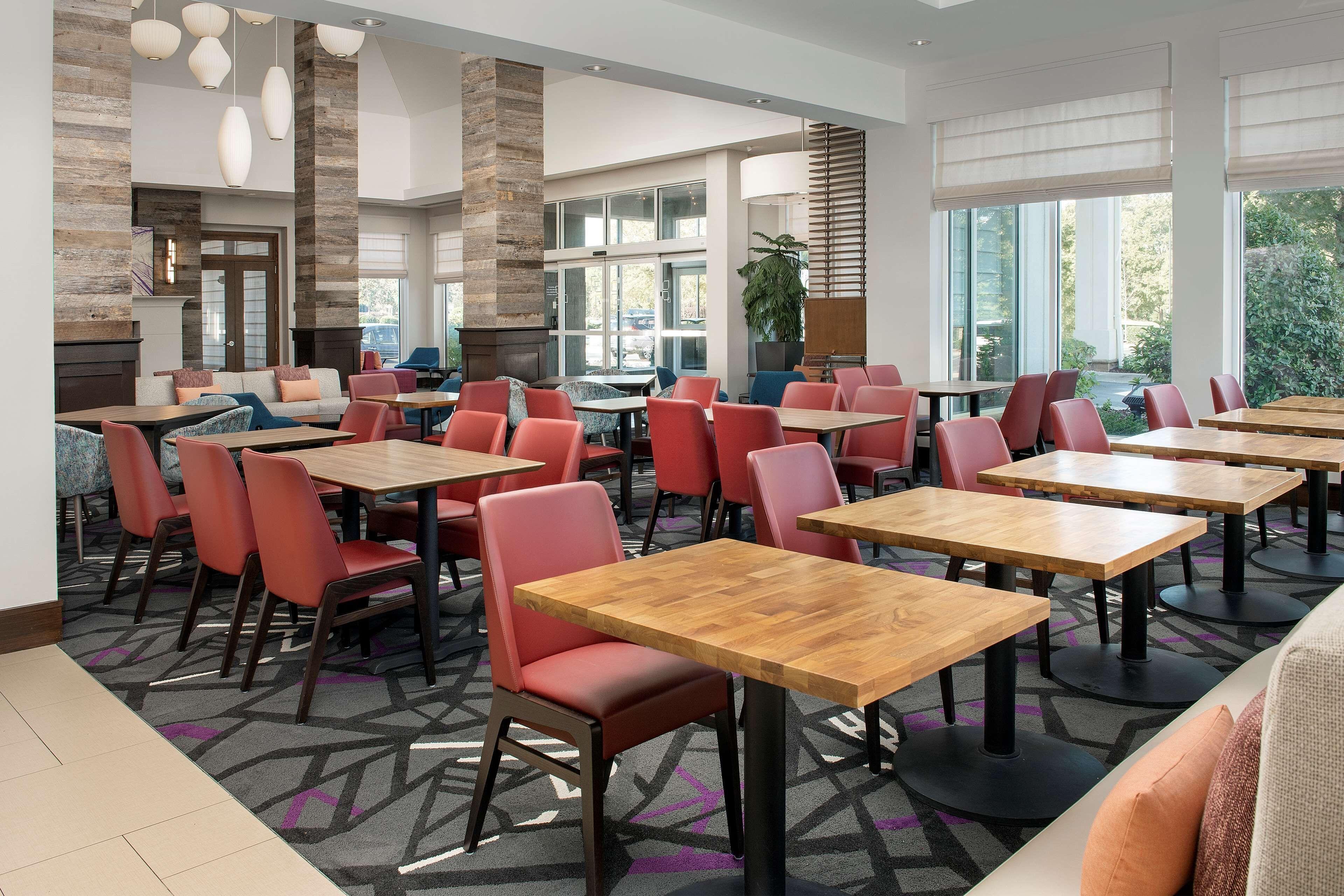 Hilton Garden Airport Hotel 3*