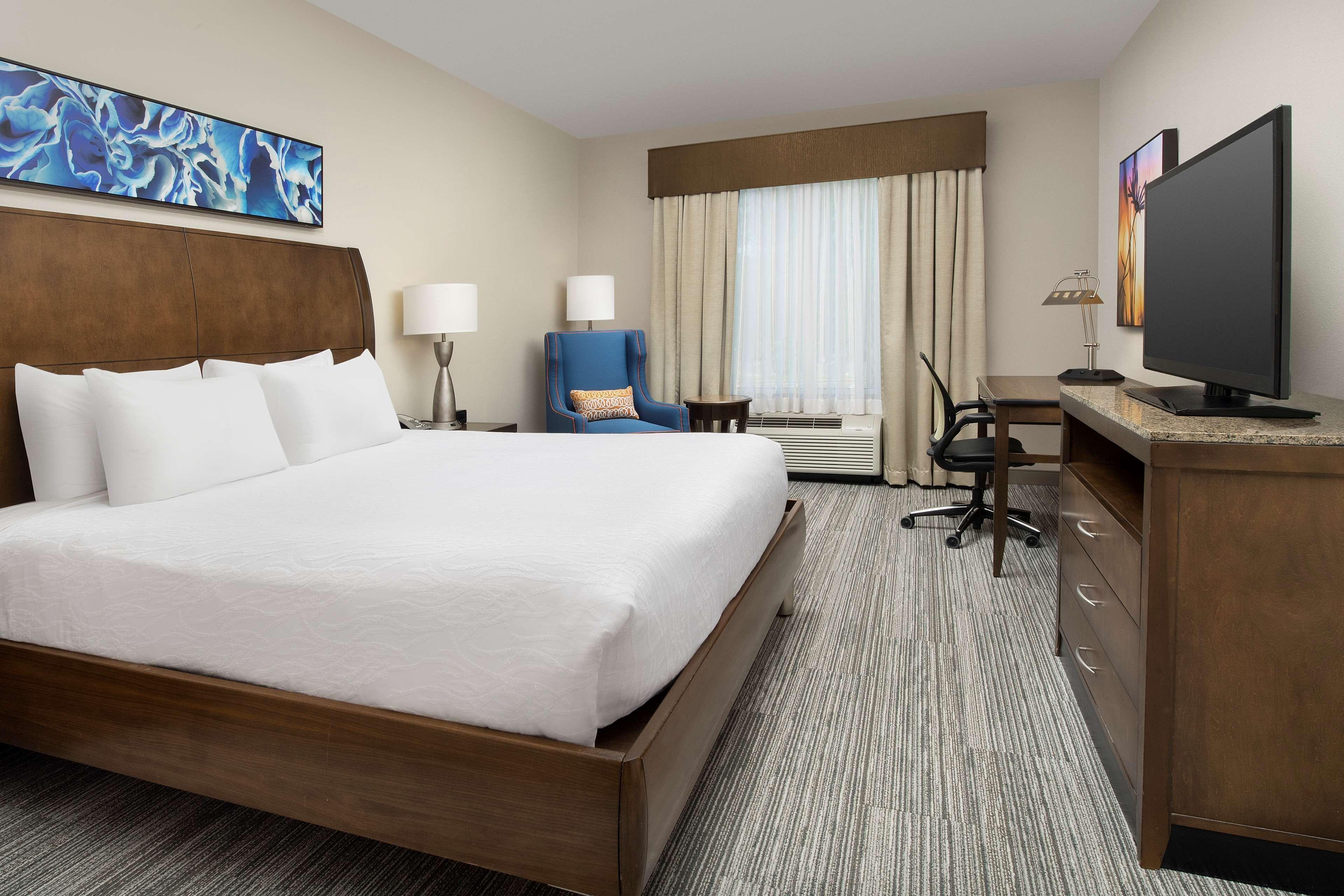 Hilton Garden Airport 3*