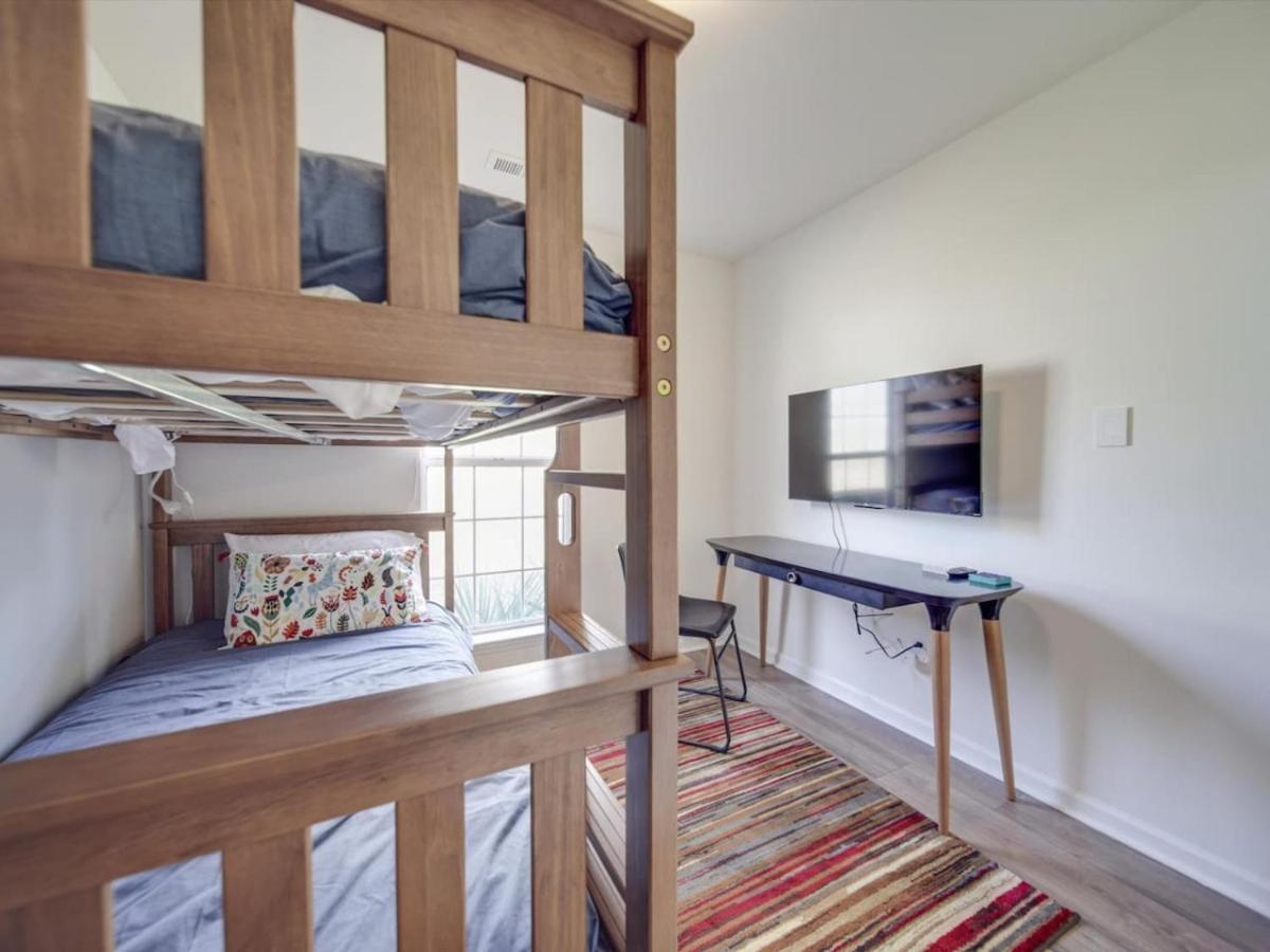 Fully Updated Cozy 3 Bedroom Ranch Escape -wwc- Airport Holiday home Charlotte