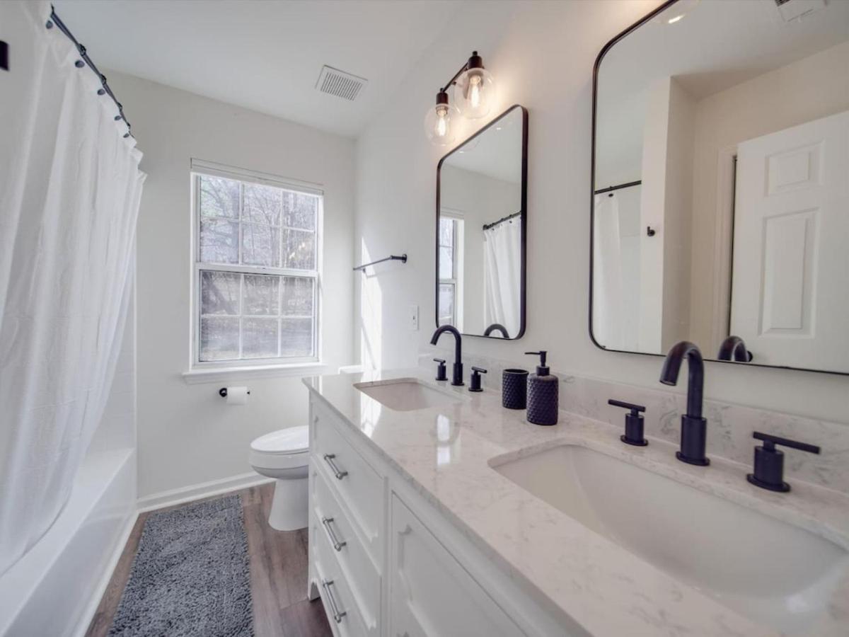 Fully Updated Cozy 3 Bedroom Ranch Escape -wwc- Airport