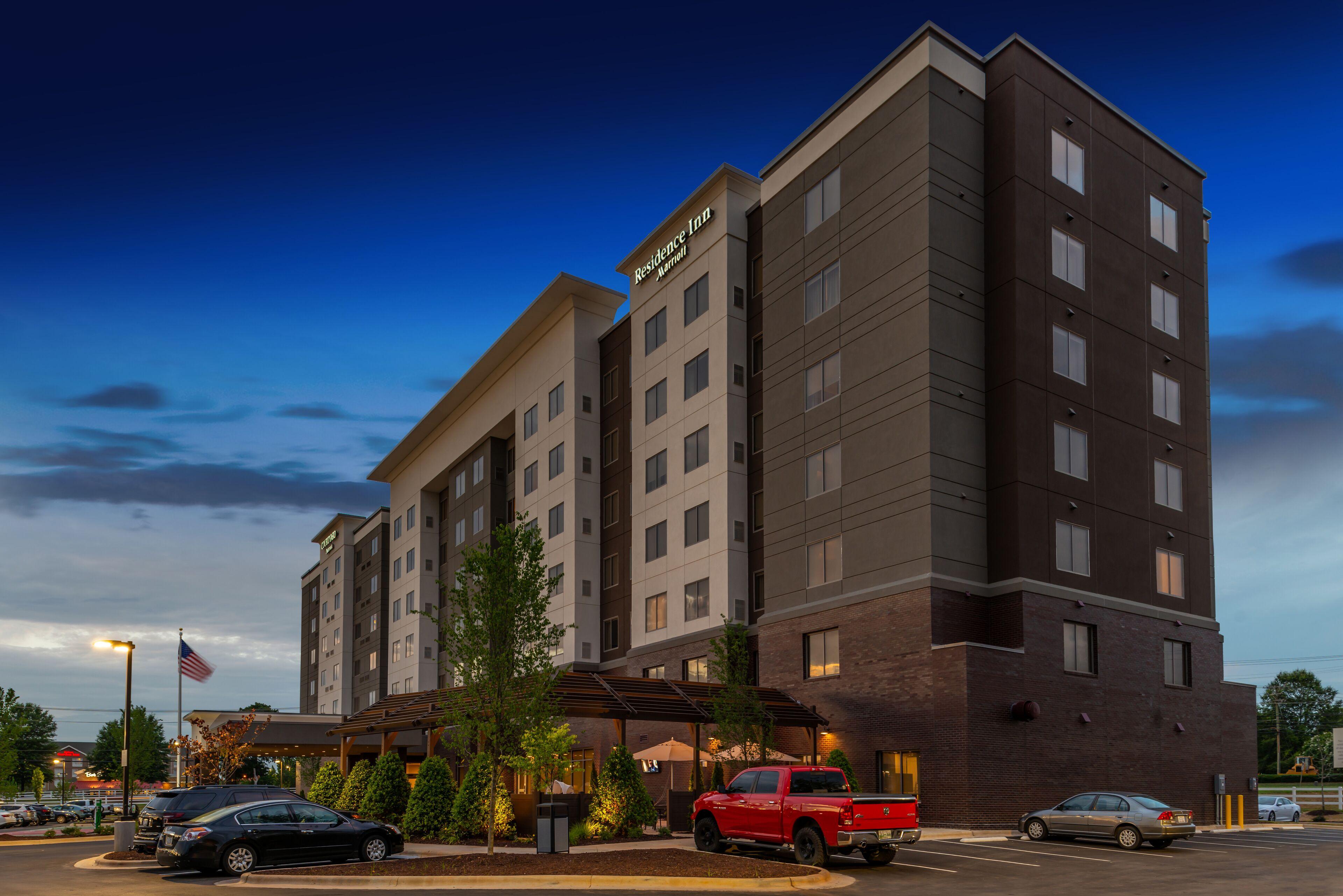 By Marriott Northlake Hotel 3*