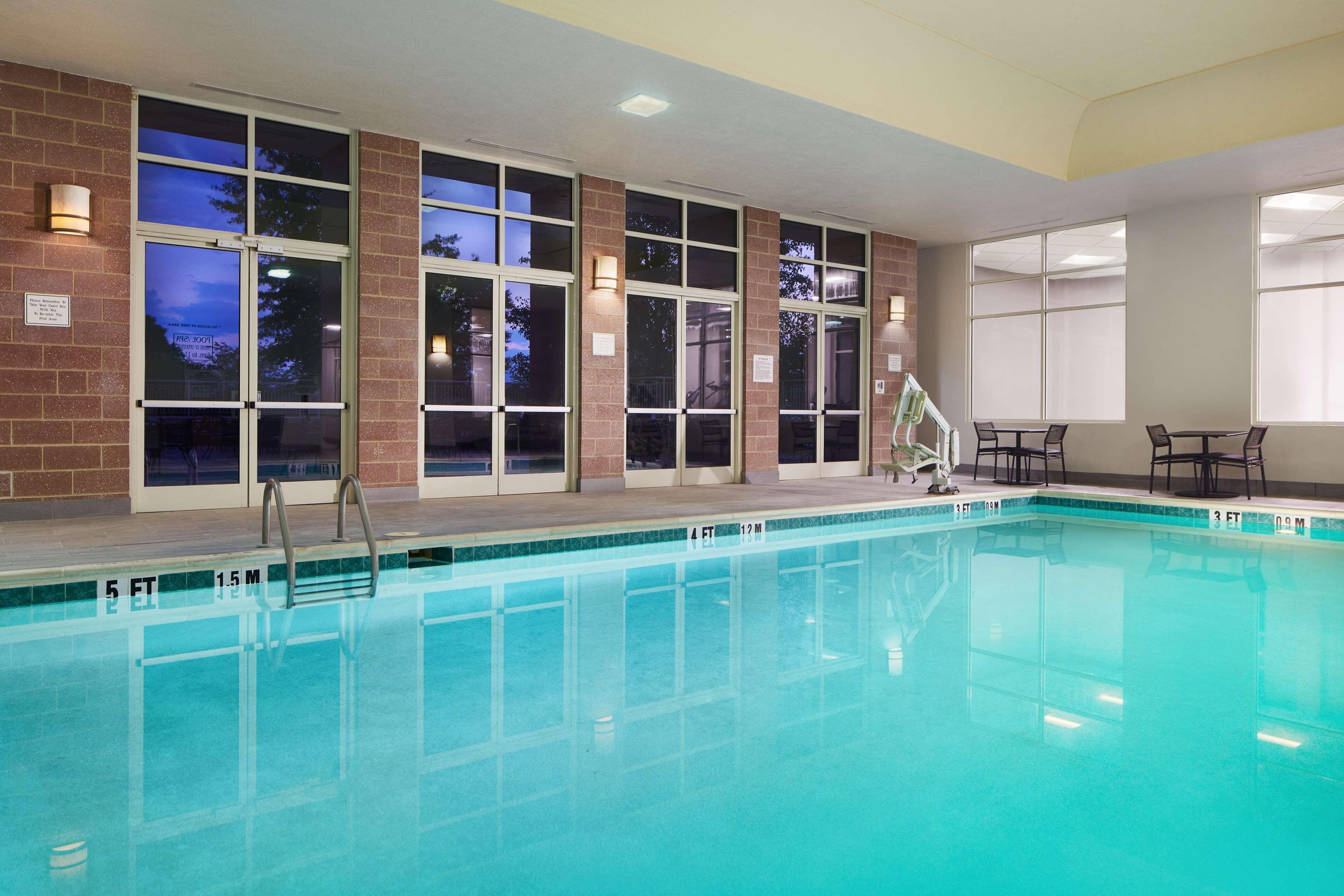 Hilton Airport 4*
