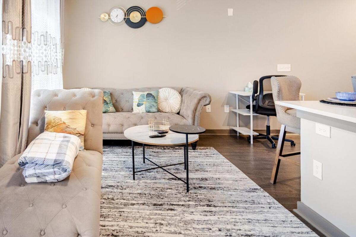 Apartment Cozy Uptown With Gym And Swimming Pool