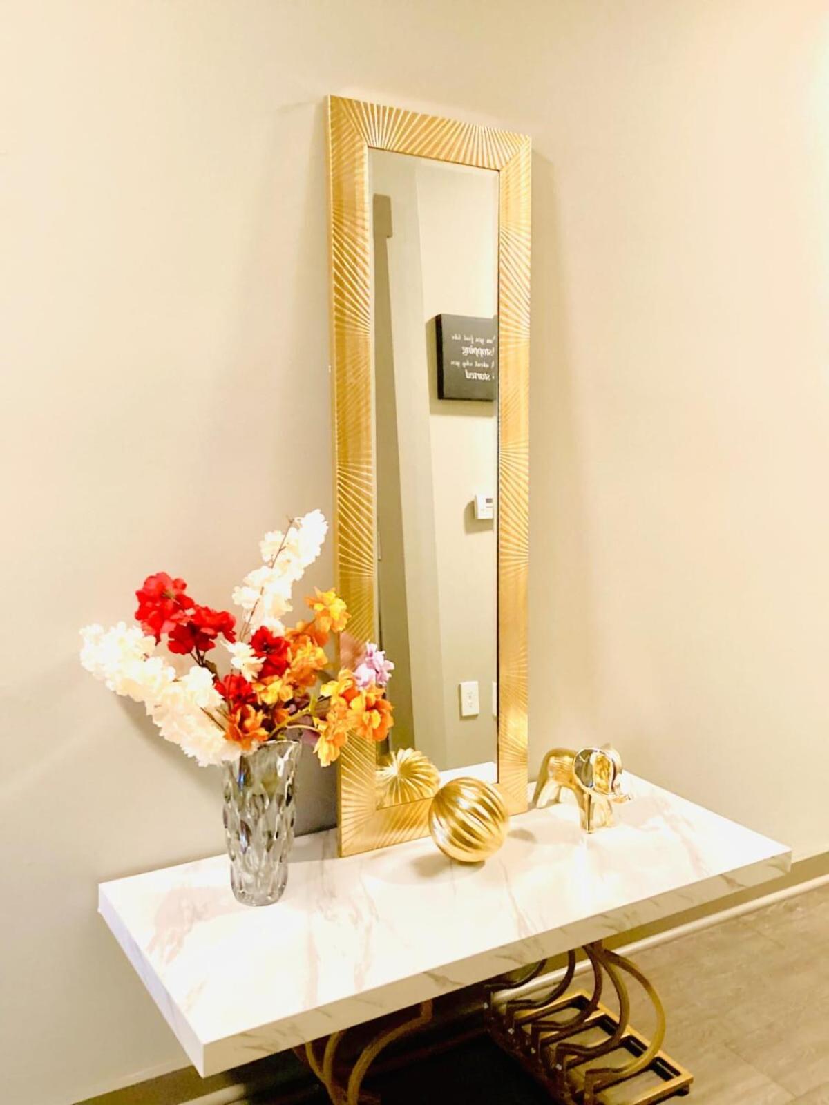 Cozy Uptown With Gym And Swimming Pool Apartment *