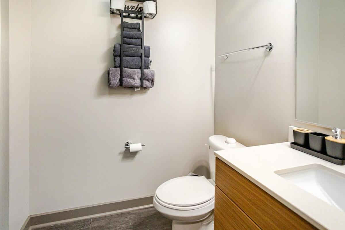 Cozy Uptown With Gym And Swimming Pool Apartment *