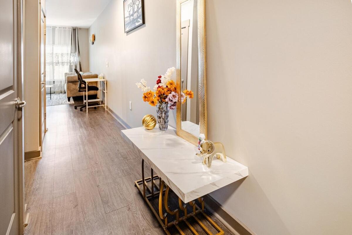 Cozy Uptown With Gym And Swimming Pool *