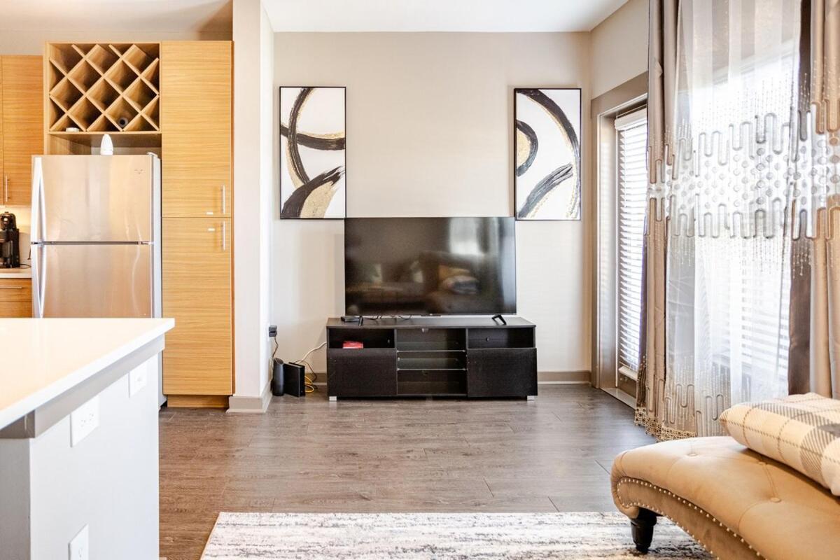 Cozy Uptown With Gym And Swimming Pool