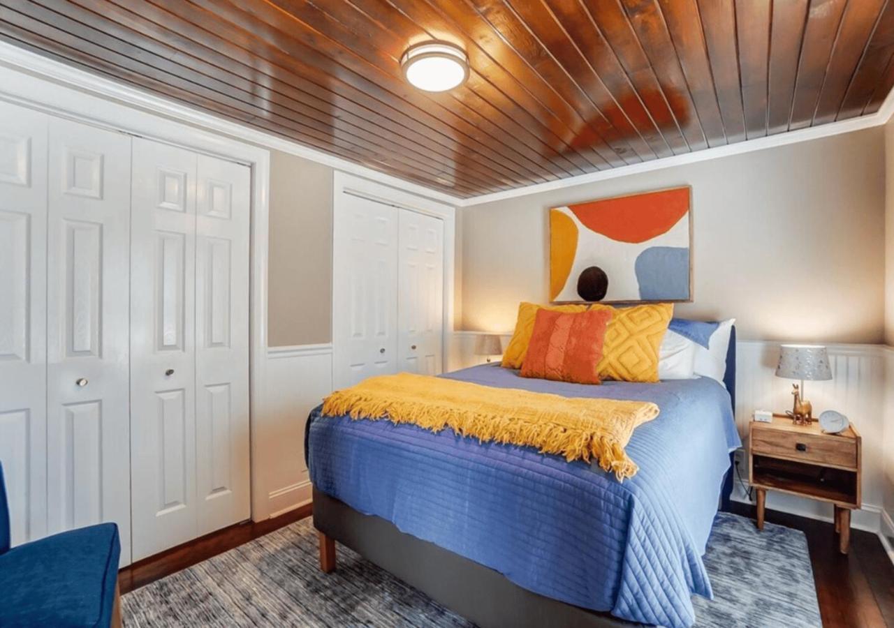 Stylish Noda Gem Hot Tub, Games And Walk To Dining Holiday home Charlotte