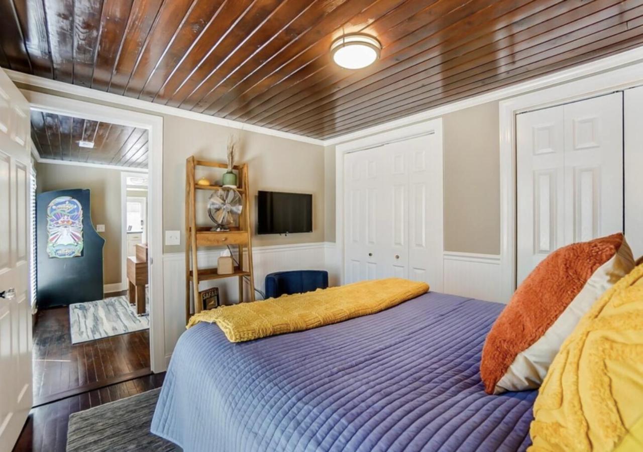 Stylish Noda Gem Hot Tub, Games And Walk To Dining
