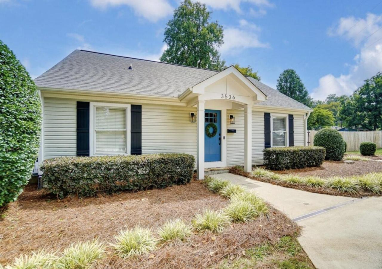 Stylish Noda Gem Hot Tub, Games And Walk To Dining Holiday home Charlotte