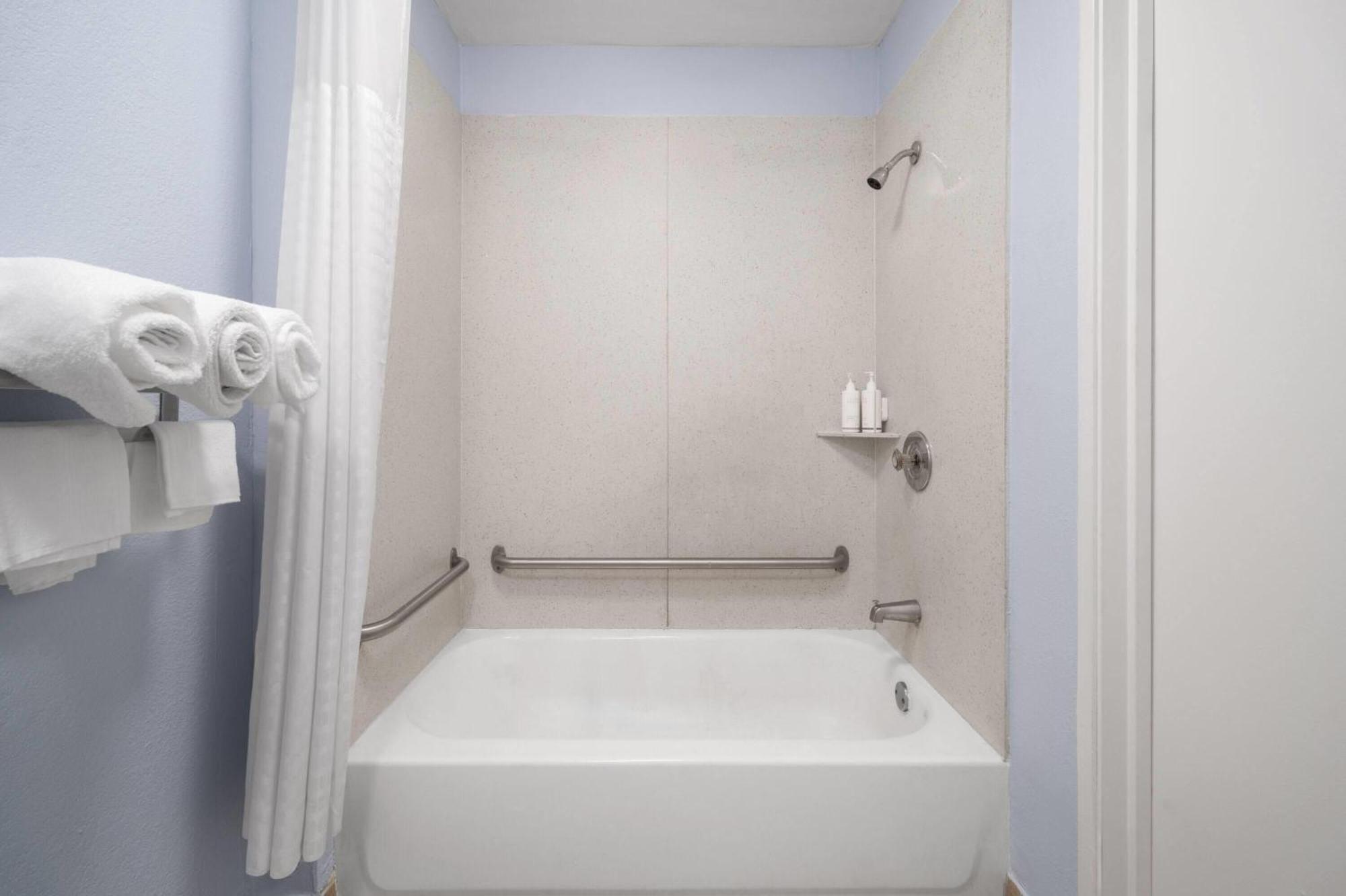 Days By Wyndham Charlotte