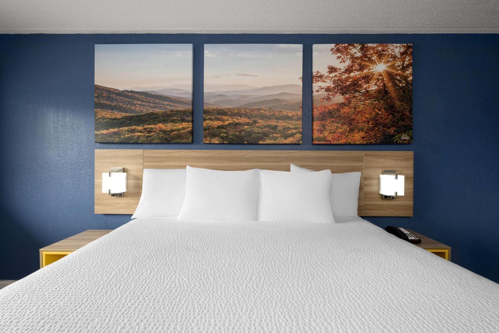 Days By Wyndham Charlotte