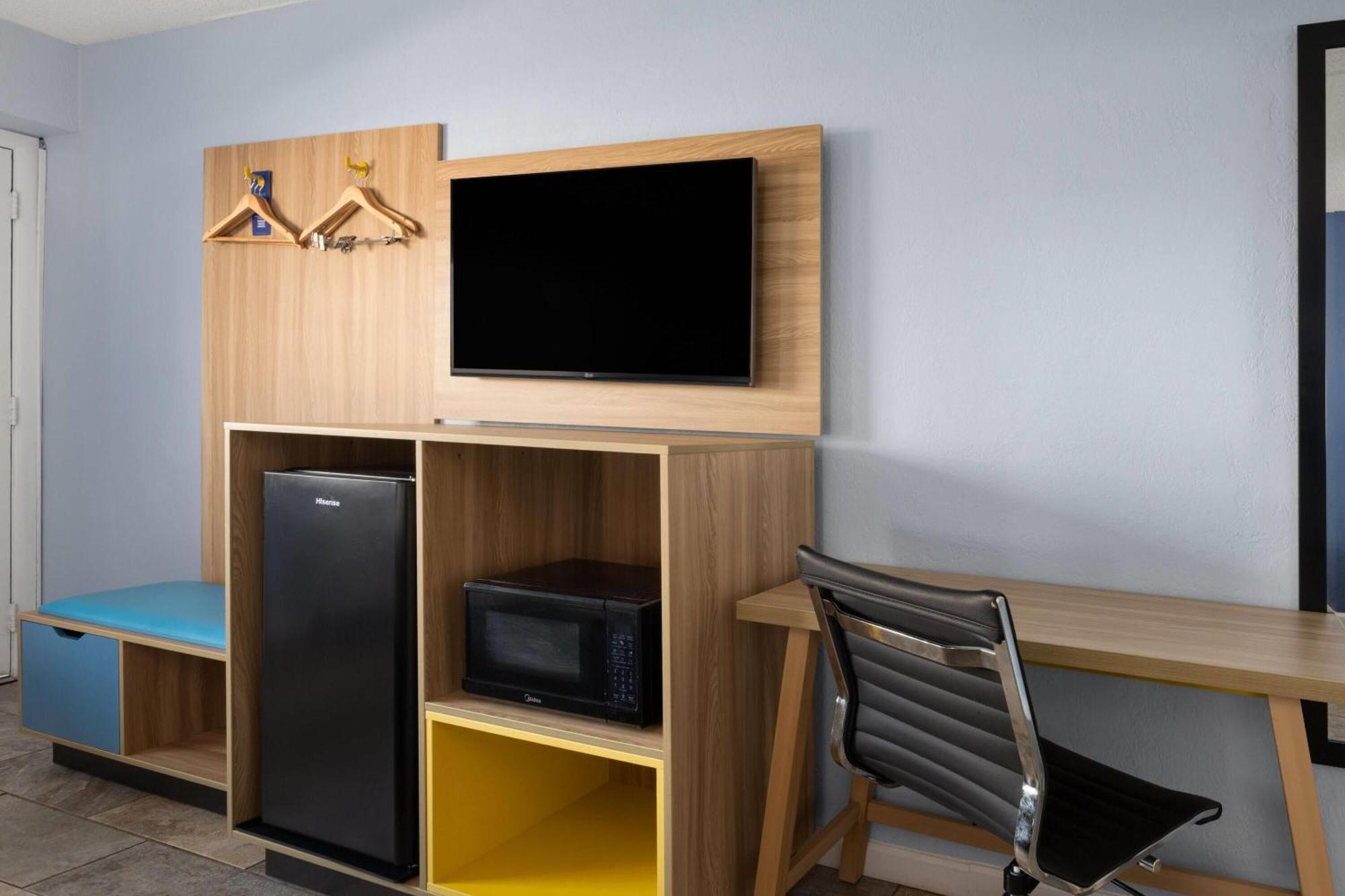 Days By Wyndham Motel