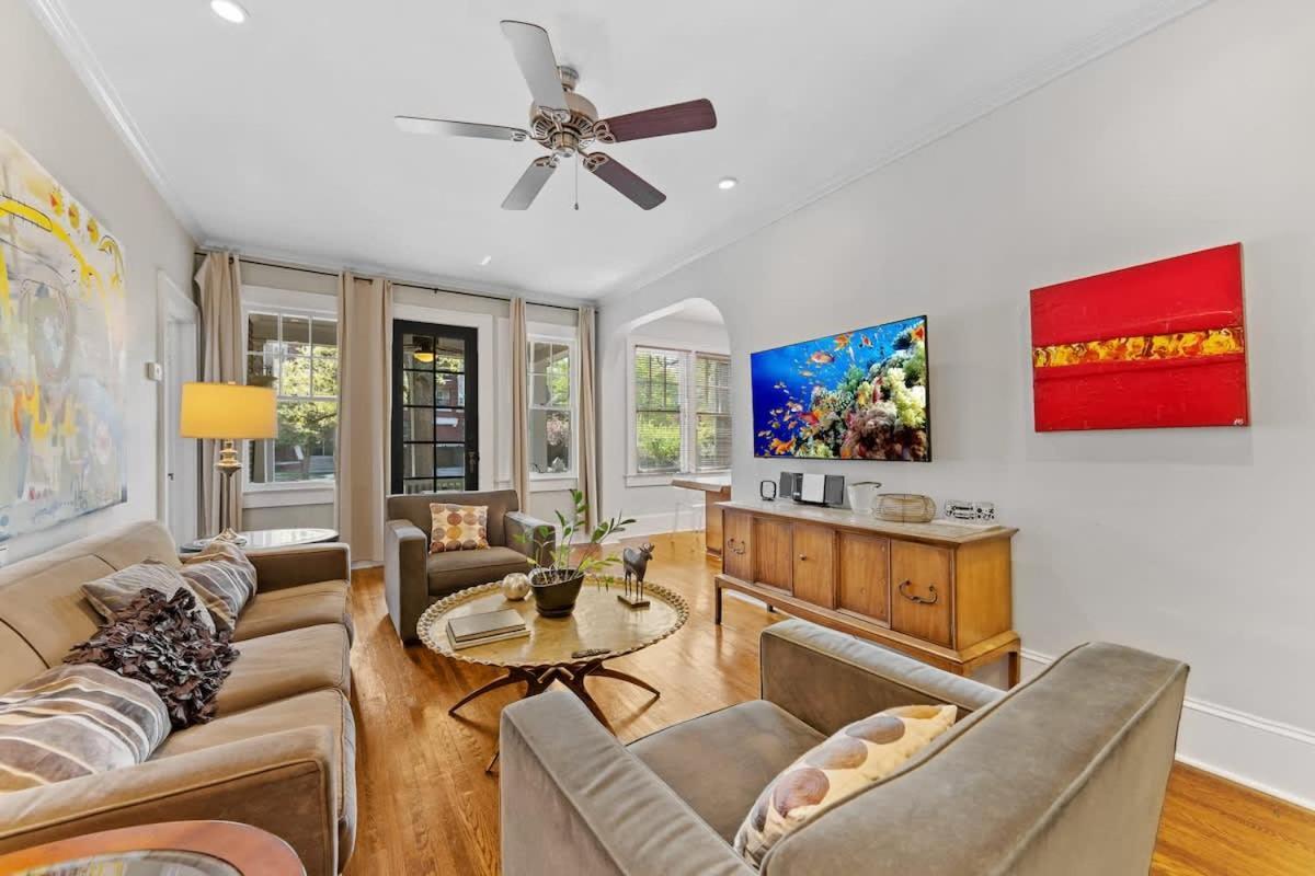 Luxurious Myers Park Living With Screened Porch Holiday home
