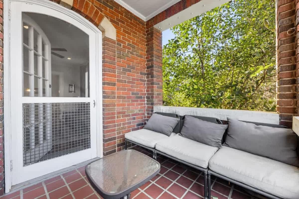 Holiday home Retro 1br In Elizabeth With Porch & Eclectic Design Charlotte