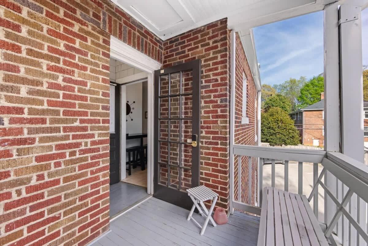 Bright And Restful 2br Near Uptown With Balcony Holiday home