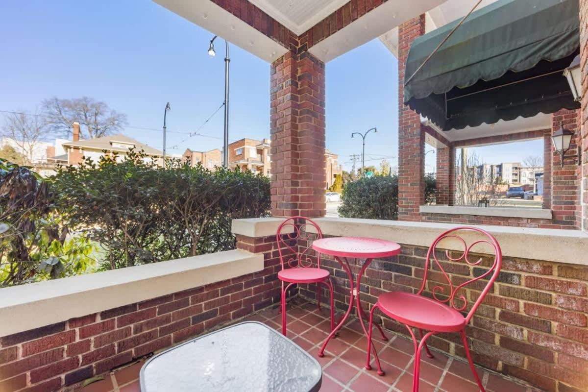 Retro 1br In Elizabeth With Porch & Eclectic Design Charlotte