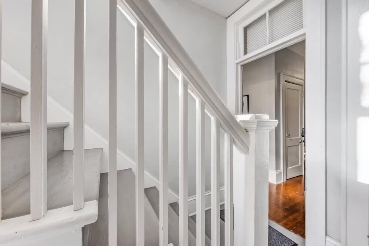 Retro 1br In Elizabeth With Porch & Eclectic Design Holiday home Charlotte