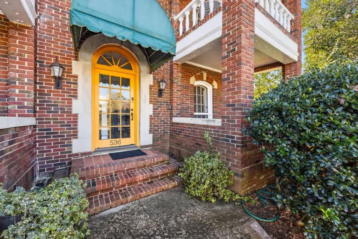 Retro 1br In Elizabeth With Porch & Eclectic Design Holiday home Charlotte