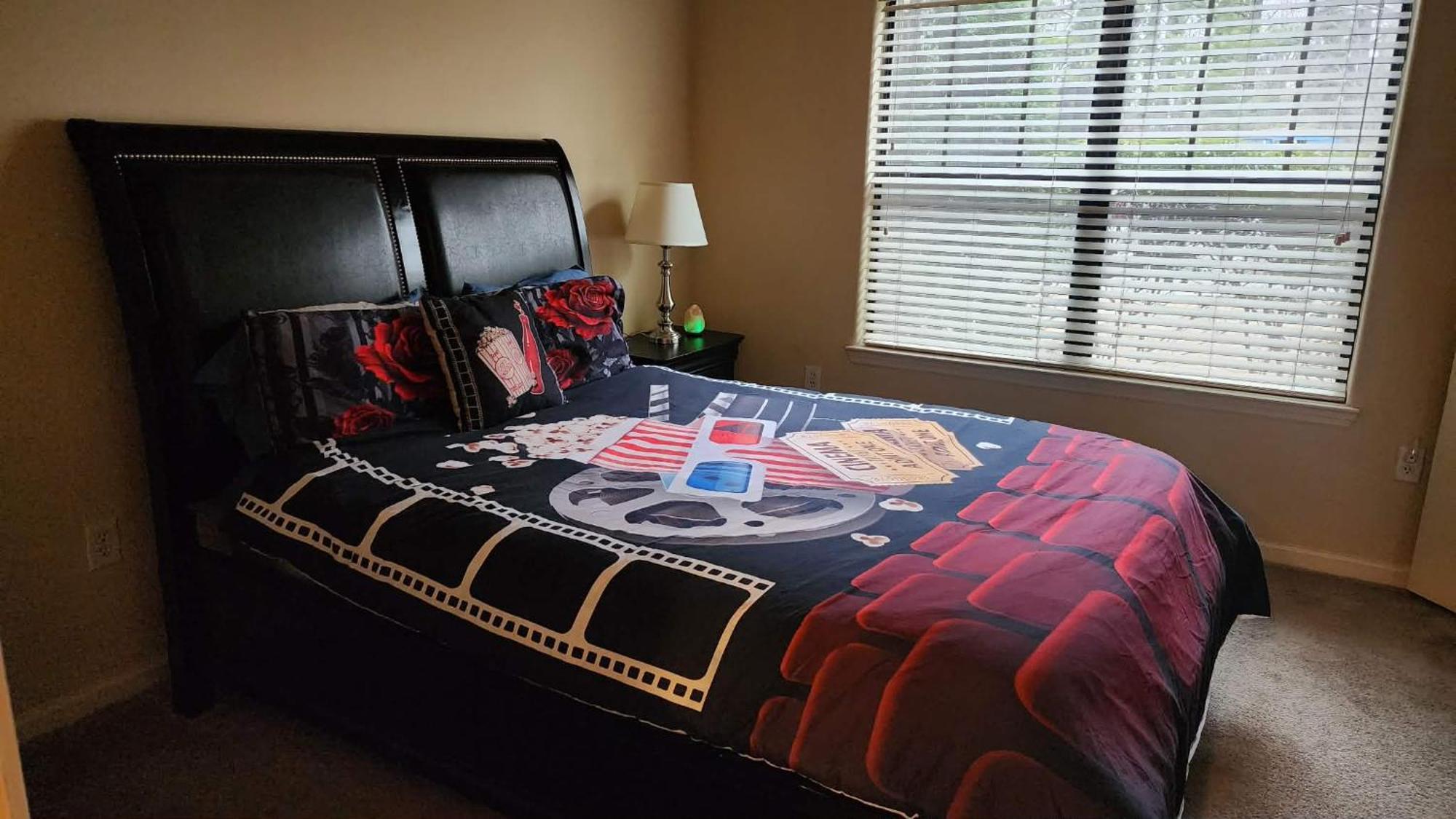 Apartment New Look! Book Friday & Saturday Get Sunday Free Ready For Work Or Play 