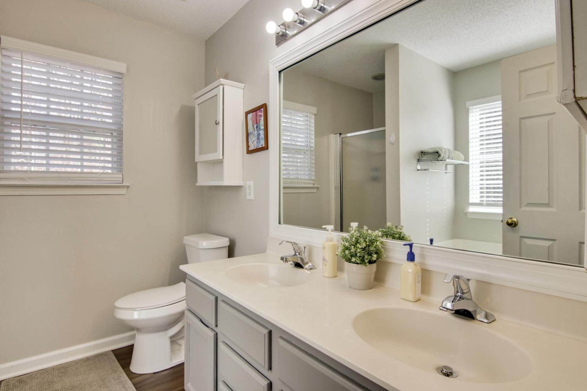 Quiet Oasis In Charlotte! Near Uncc Campus Holiday home *