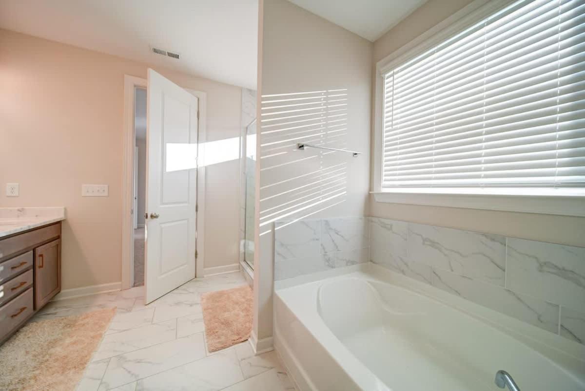 Holiday home Luxury 4br Escape - Premium Modern Comfort *