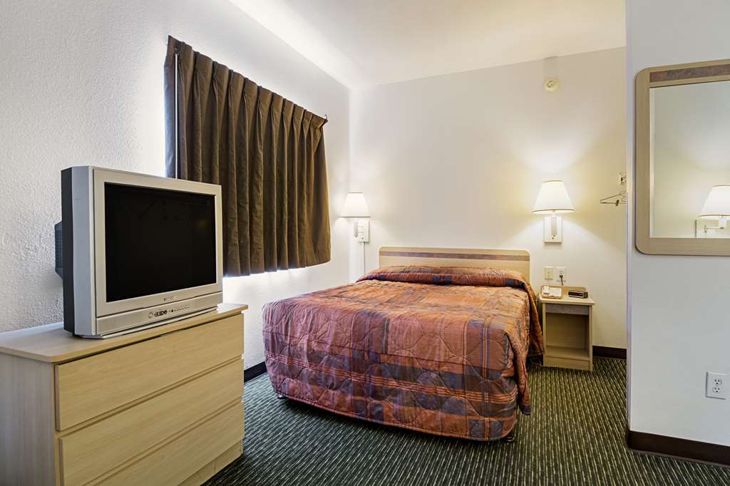 Hotel Studio 6 Airport 2*