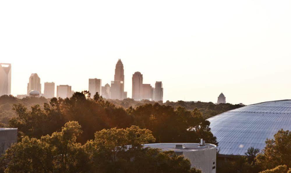 Golden By Oyo Hotel Charlotte