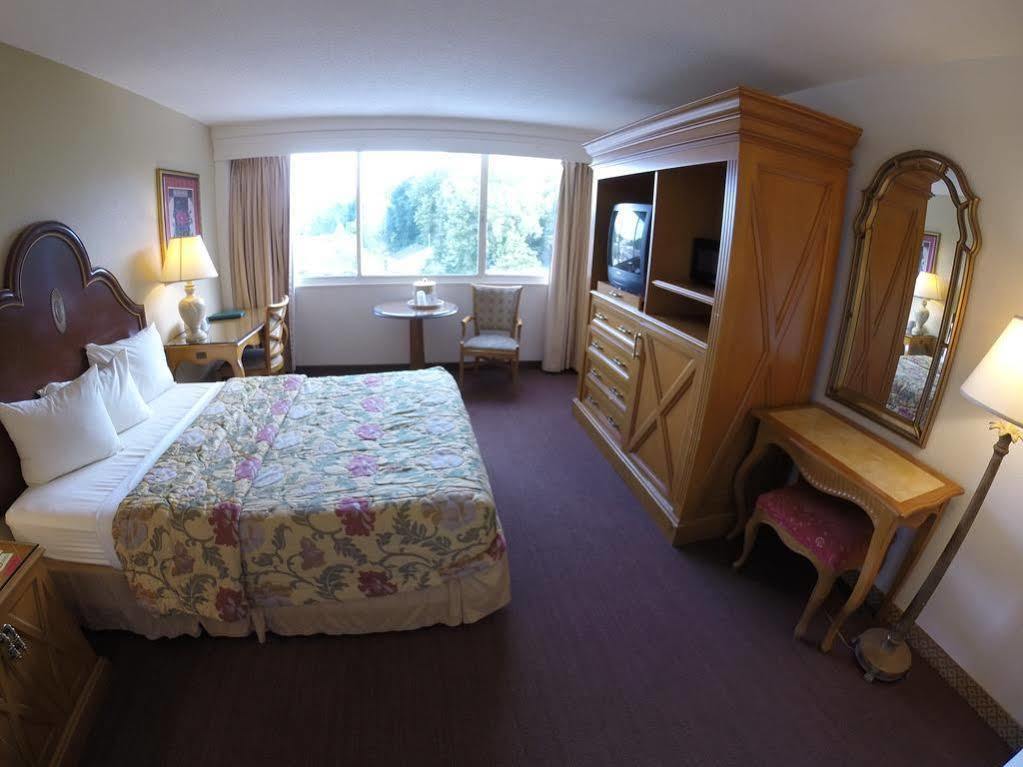 Golden By Oyo 3* Charlotte