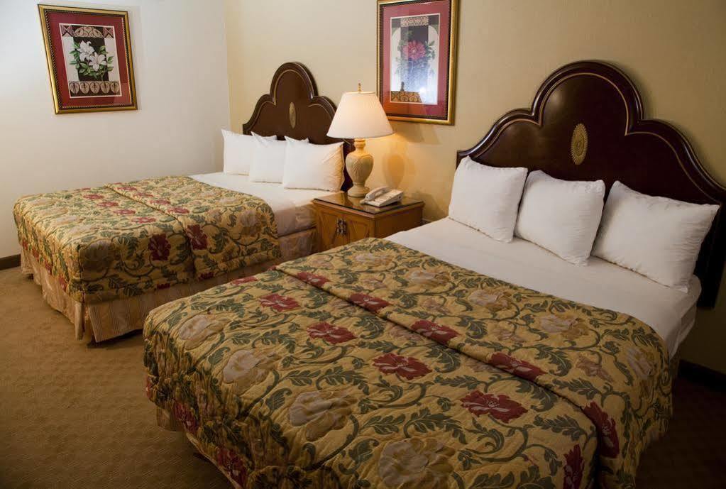 Hotel Golden By Oyo 3*