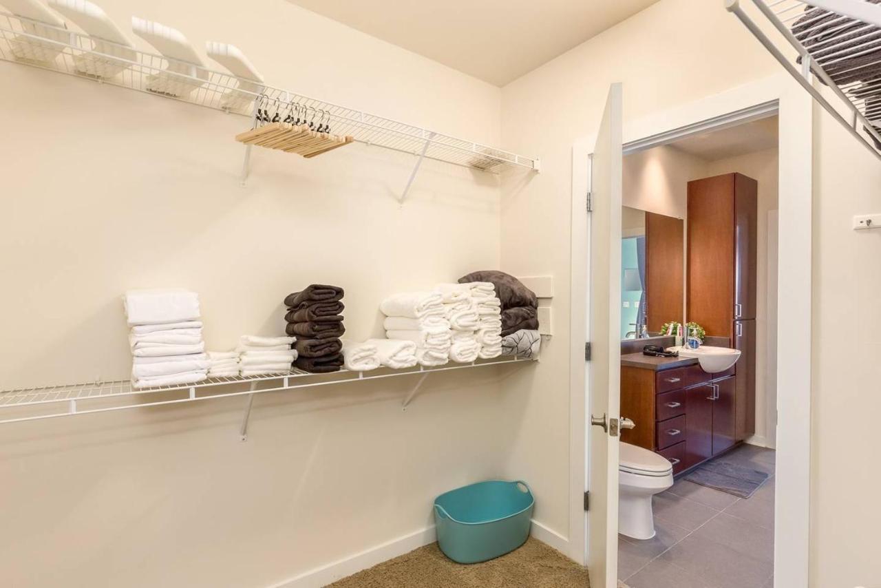 Trifecta Spacious & Beautiful Wifi Superhost Apartment Charlotte