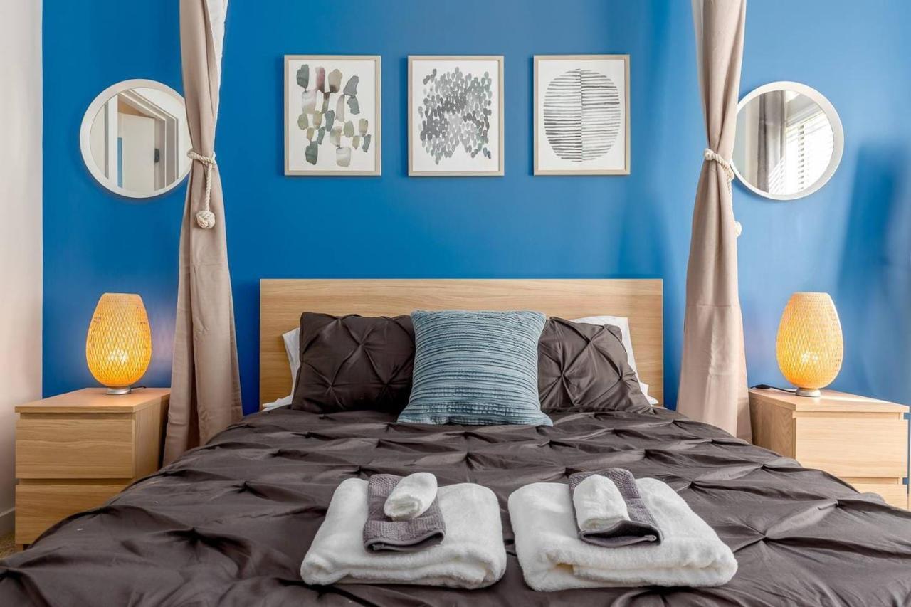 Trifecta Spacious & Beautiful Wifi Superhost Apartment Charlotte