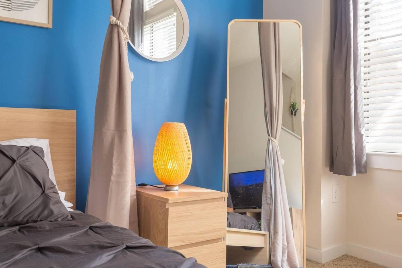 Trifecta Spacious & Beautiful Wifi Superhost * Charlotte