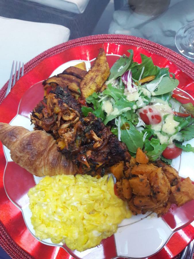 Bed & Breakfast Ms. Elsie's Caribbean