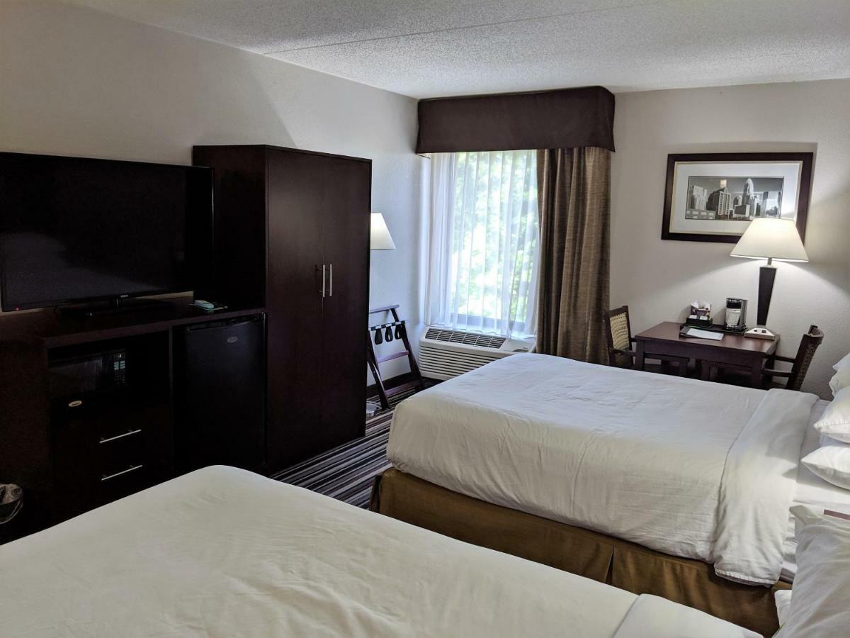 Hotel Wyndham Garden Airport Southeast 3*