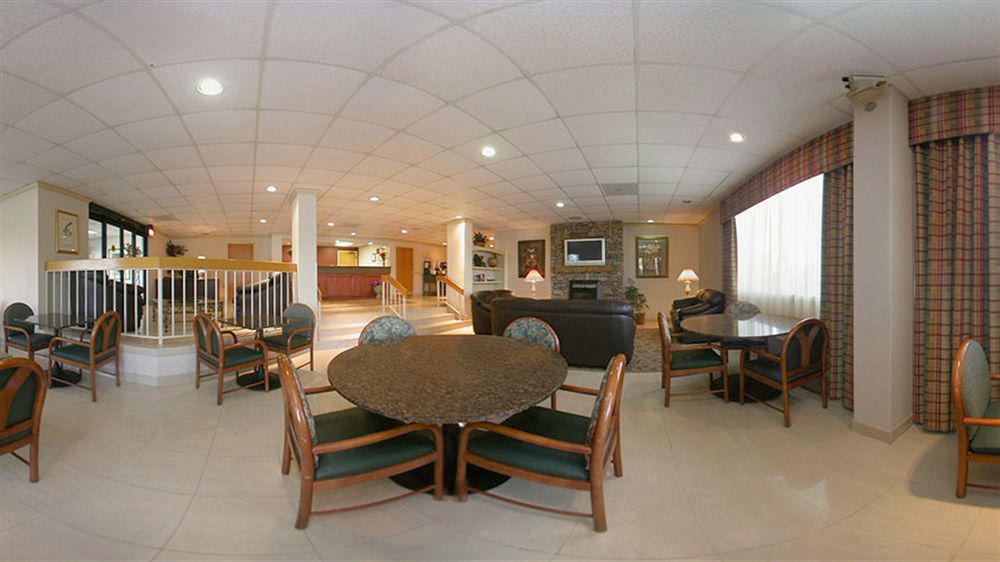 Wyndham Garden Airport Southeast 3*