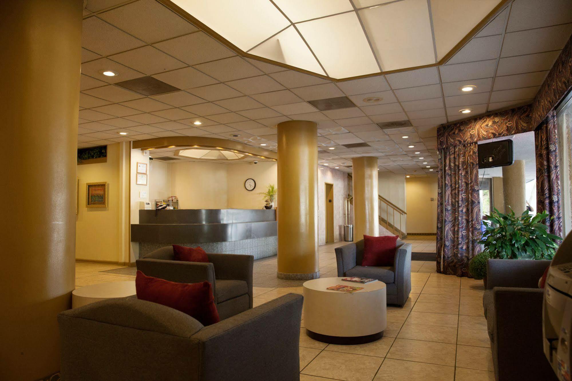 Golden By Oyo Hotel Charlotte