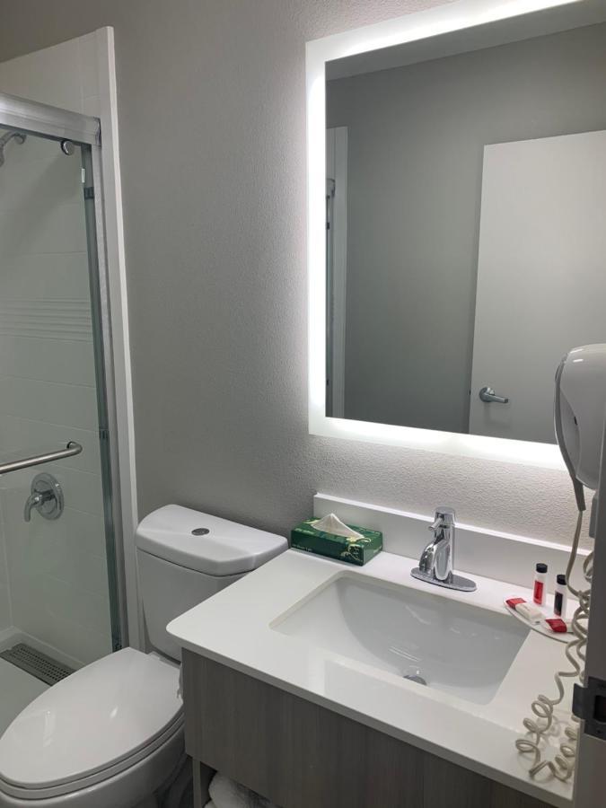 Hotel Microtel By Wyndham Airport